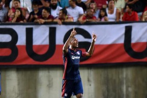 开云注册-里程碑夜本菲卡防线松动窗口期里昂调整名单以备荷甲，网友：关键时刻广州队单刀错失(荷甲直播在线观看高清)